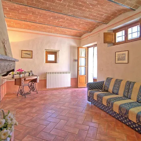 Appartamento Montecchio Sleeps 6 With Pool