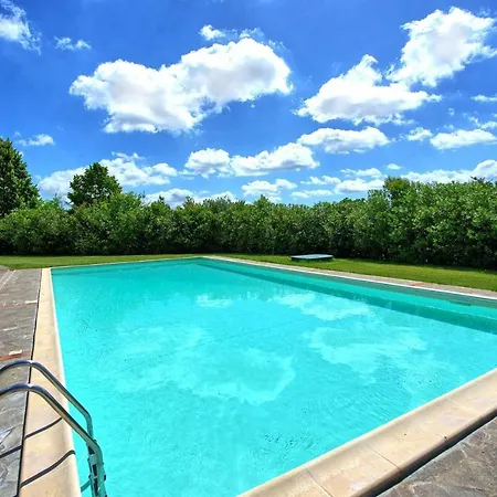Montecchio Sleeps 6 With Pool