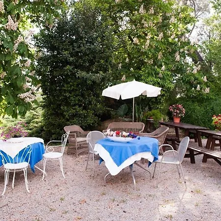Montecchio Sleeps 6 With Pool